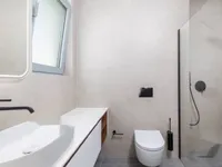 Недвижимость Трехкомнатная квартира в центре: 15