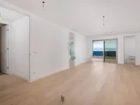 Недвижимость Трехкомнатная квартира в центре: 12