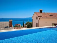 Недвижимость Четырехкомнатная квартира в центре: 4