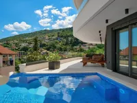 Недвижимость Четырехкомнатная квартира в центре: 6