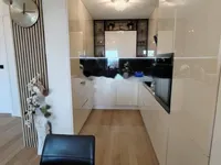 Недвижимость Трехкомнатная квартира в центре: 2