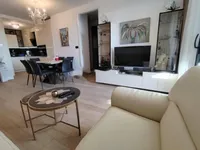 Недвижимость Трехкомнатная квартира в центре: 7