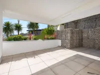 Недвижимость Трехкомнатная квартира в центре: 1