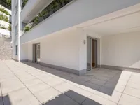 Недвижимость Трехкомнатная квартира в центре: 3