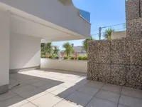 Недвижимость Трехкомнатная квартира в центре: 4