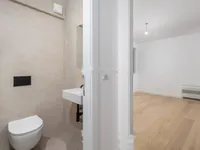 Недвижимость Трехкомнатная квартира в центре: 16