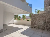 Недвижимость Трехкомнатная квартира в центре: 1