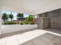 Недвижимость Трехкомнатная квартира в центре: 10