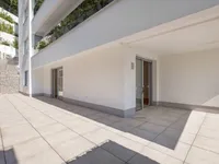 Недвижимость Трехкомнатная квартира в центре: 11