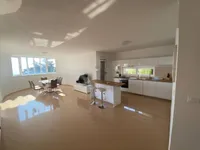 Недвижимость Трехкомнатная квартира в центре: 1