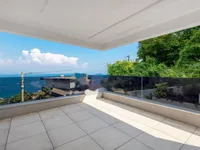 Недвижимость Трехкомнатная квартира в центре: 2