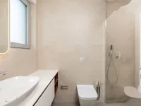 Недвижимость Трехкомнатная квартира, Центр: 17