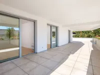 Недвижимость Трёхкомнатная квартира в центре: 1