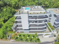 Недвижимость Трехкомнатная квартира в центре: 2