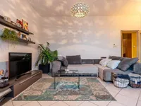 Недвижимость Трехкомнатная квартира, Центр: 2