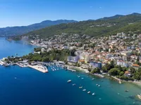 Недвижимость Двухкомнатная квартира в центре: 10