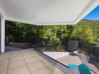 Недвижимость Трехкомнатная квартира в центре: 8