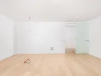 Недвижимость Трехкомнатная квартира в центре: 23