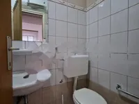 Недвижимость Трехкомнатная квартира в центре: 9