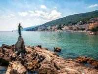 Недвижимость Трехкомнатная квартира в центре: 12