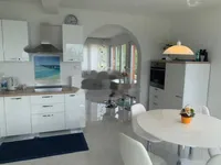 Недвижимость Трёхкомнатная квартира в центре: 11