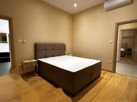 Недвижимость Четырехкомнатная квартира, Центр: 16