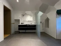 Недвижимость Четырехкомнатная квартира, Центр: 21