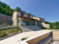 Недвижимость Семейный дом 400 м², Опация: 2