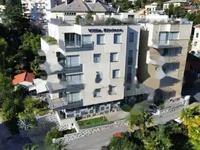 Недвижимость Трехкомнатная квартира, Центр: 1