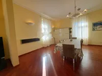 Недвижимость Трехкомнатная квартира в центре: 15