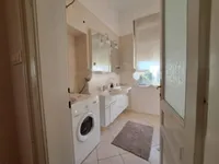 Недвижимость Трехкомнатная квартира в центре: 23