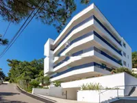 Недвижимость Трехкомнатная квартира в центре: 13