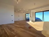 Недвижимость Трехкомнатная квартира в центре: 5