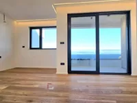 Недвижимость Трехкомнатная квартира в центре: 6