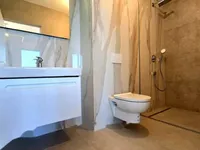 Недвижимость Трехкомнатная квартира в центре: 7