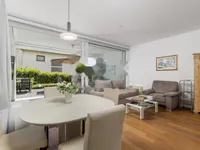 Недвижимость Трехкомнатная квартира в центре: 9