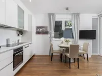 Недвижимость Трехкомнатная квартира в центре: 13