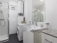 Недвижимость Трехкомнатная квартира в центре: 18