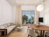 Недвижимость Трёхкомнатная квартира в центре: 1