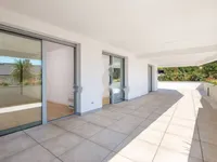 Недвижимость Трехкомнатная квартира в центре: 5