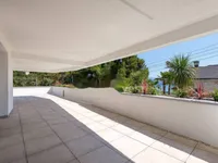 Недвижимость Трехкомнатная квартира в центре: 12