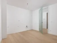 Недвижимость Трехкомнатная квартира в центре: 19