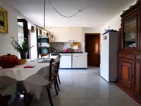 Недвижимость Трехкомнатная квартира, Центр: 11