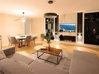 Недвижимость Трехкомнатная квартира в центре: 1