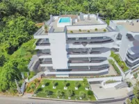 Недвижимость Трехкомнатная квартира в центре: 2