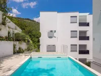 Недвижимость Трехкомнатная квартира в центре: 16