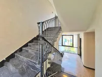 Недвижимость Четырехкомнатная квартира в центре: 8