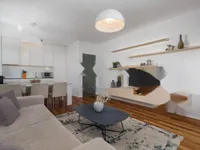 Недвижимость Трехкомнатная квартира в центре: 9