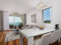 Недвижимость Трехкомнатная квартира в центре: 12