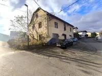 Недвижимость Дом, Поле, Слапе: 1